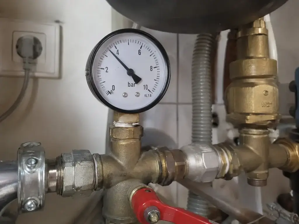 Termoacumulador a Pingar pela Válvula de Segurança no Porto